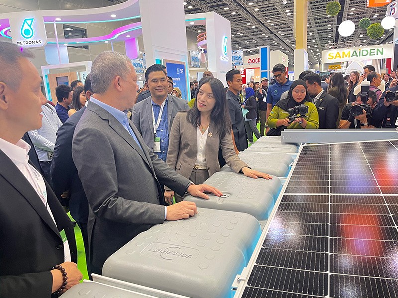 马来西亚能源部长参观 IGEM & CETA 2024 的 Solar First 展位